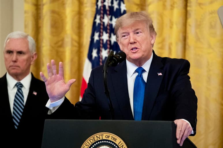 'Básicamente, hemos echado el cierre para que no entre desde China', afirmó Trump durante una entrevista emitida por la cadena Fox News poco antes del inicio del Super Bowl. (EFE)