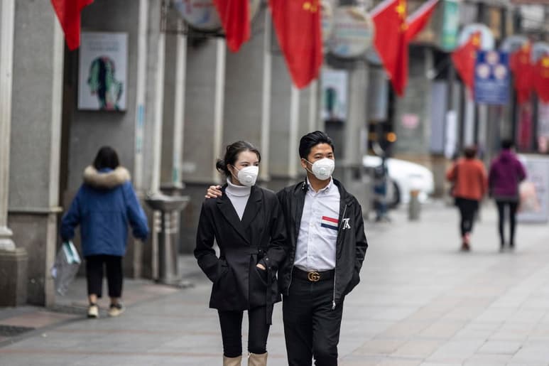 Los 17,205 infectados por la neumonía de Wuhan anunciados ayer superan con creces los 7,390 que causó la epidemia de 2003 en toda China. (EFE)