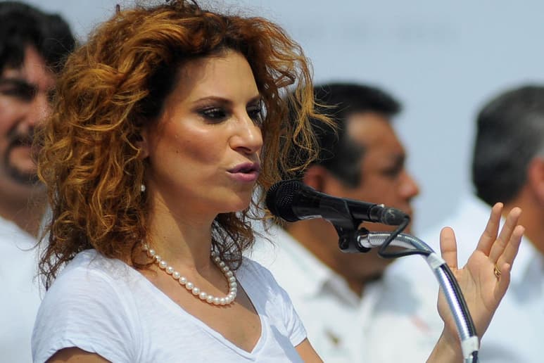 Se indicó que el exmandatario veracruzano aceptó las condiciones impuestas, por lo que la jueza Reyna Concepción Mince Serrano dio la custodia de los hijos a Karime Macías y fijo una pensión alimenticia de 180 mil pesos mensuales.
(ARCHIVO)