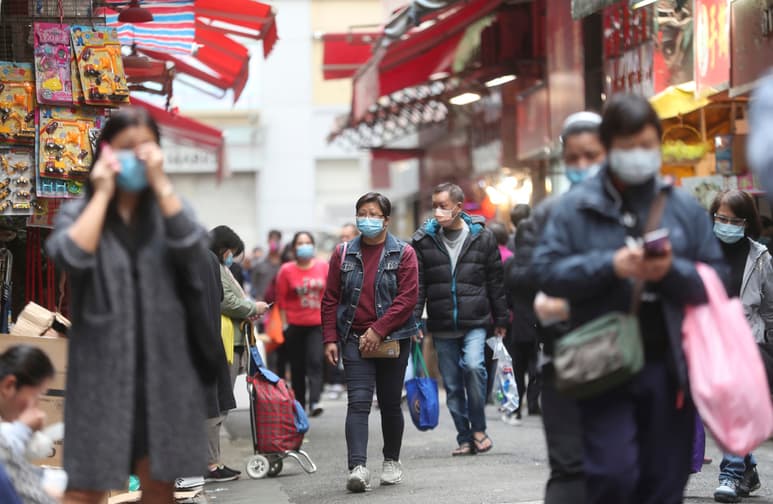 La protesta, protagonizada por médicos y enfermeras refleja los temores de la ciudad. (AP)