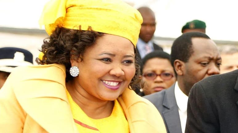 La policía de Lesoto, país al sur de África, confirmó hoy que la primera dama Maesaiah Thabane se entregó para responder al brutal asesinato. (ESPECIAL)