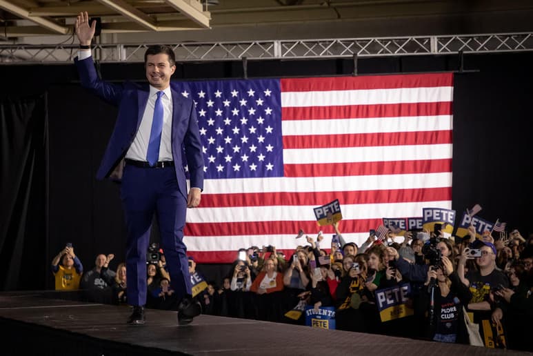 Buttigieg está al frente de las asambleas de Iowa con un 26.9 por ciento de apoyo. (EFE)