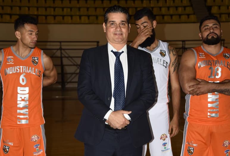 A pesar del profesionalismo y continuo esfuerzo del debutante coach que vive en La Laguna desde hace 14 años, finalmente la situación no pudo sostenerse y Alicea presentó esta tarde su renuncia. (ARCHIVO)