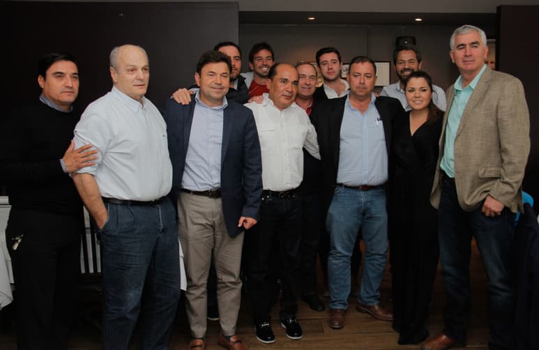 Directivos del American Padel Tour y del club hispano-lagunero, se reunieron ayer para dejar todo listo rumbo al torneo abierto. (JESÚS GALINDO)