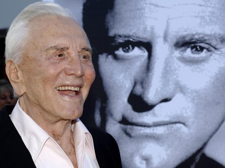Conocido por su participación el la epoca del cine de oro de Hollywood. (CAPTURA)