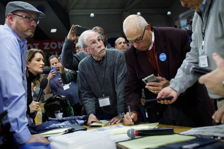 Una aplicación telefónica causó problemas en el caucus de Iowa. (ARCHIVO) 