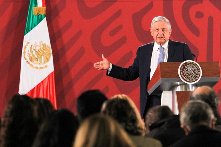 En conferencia de prensa en Palacio Nacional, el titular del Ejecutivo federal garantizó que el Tren Maya no afectará al medio ambiente y no se despojará a nadie de sus tierras. (NOTIMEX)