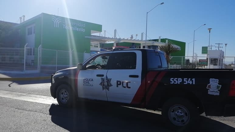 Una publicación en redes sociales desató la movilización de distintas corporaciones policiacas en la universidad TecMilenio. El teniente Adelaido Flores confirmó que todo se trató de una falsa alarma. (EL SIGLO DE TORREÓN)