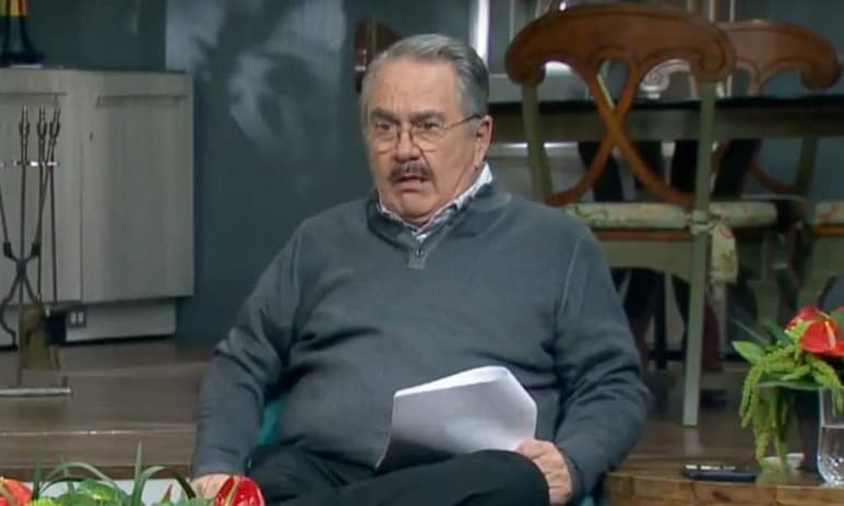 El conductor de televisión Pedro Sola sugiere implementar de nuevo las clases de civismo en las escuelas para darle importancia a las efemérides de México, en lugar de la medida que propone el presidente Andrés Manuel López Obrador. (ESPECIAL)
