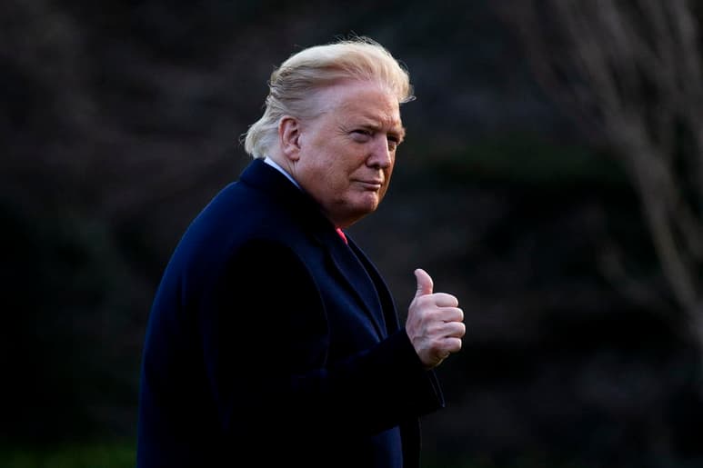 Tras ser exonerado en el 'impeachment', Trump afirmó que no estaba 'contento' con su asesor. (EFE)