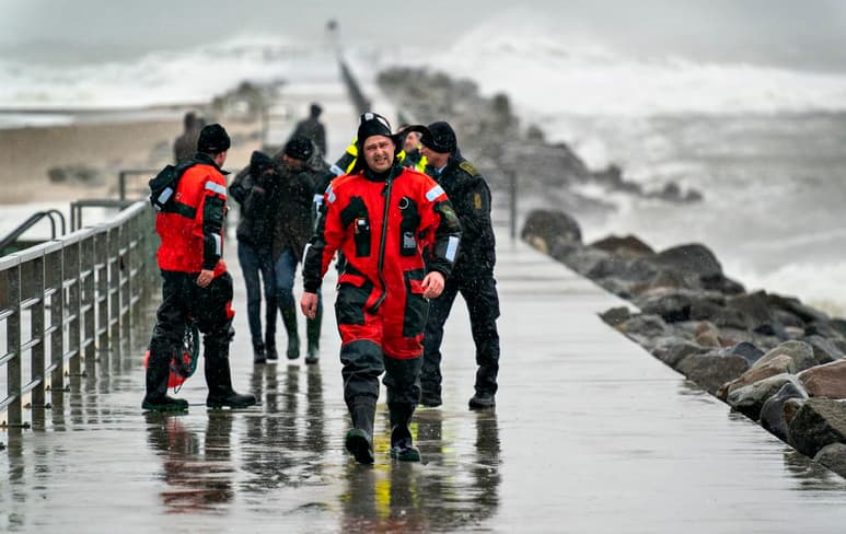 El transporte que conecta a Reino Unido con Francia fue suspendido debido a la tormenta Ciara que afecta a ambas naciones. (EFE)