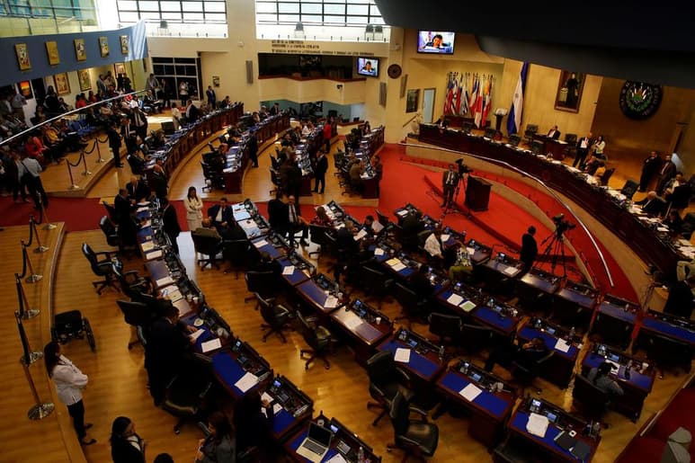 La Asamblea Legislativa de El Salvador convocó la noche de este sábado a una sesión plenaria para el lunes para discutir y posiblemente aprobar un préstamo por 109 millones de dólares para seguridad. (ARCHIVO)