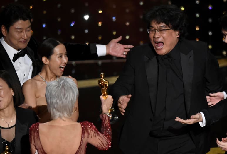 Historia. Con cuatro de los galardones más importantes, Parásitos hizo historia en el cine, coronándose como Mejor Película Internacional y Mejor Película. (AP)