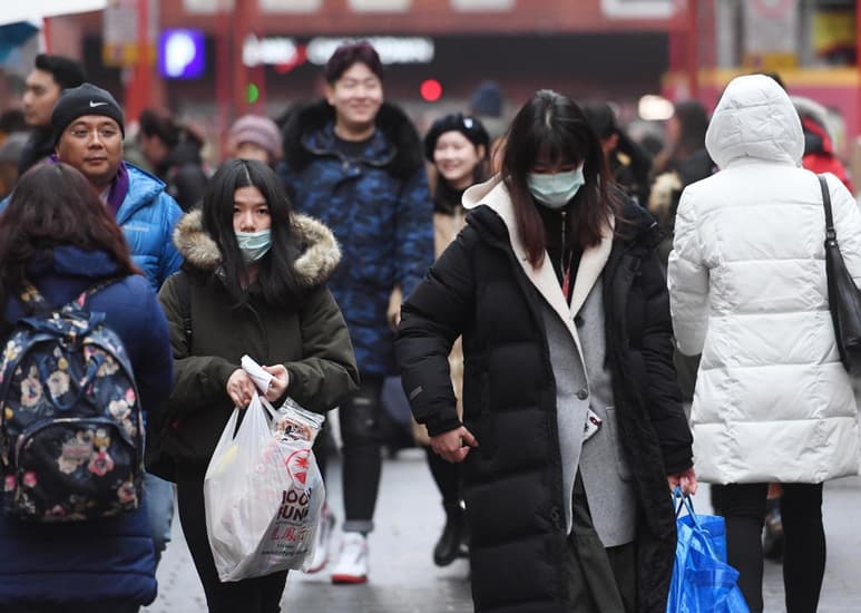 El coronavirus podría afectar a entre 60,000 y 80,000 personas y provocar entre 3,000 y 4,000 muertes, la mayoría en China, según un modelo matemático desarrollado por científicos españoles. (ARCHIVO)
