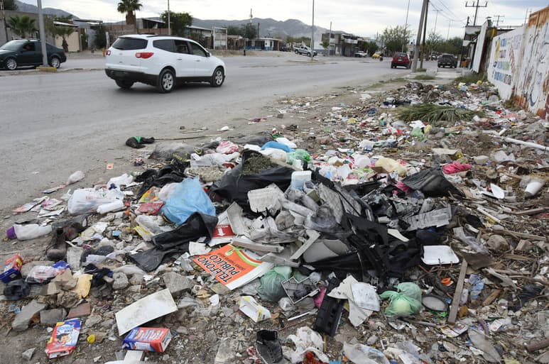 Advierten autoridades municipales que sancionarán 'sin excepción' a quienes dejen desechos de cualquier tipo en la vía pública.