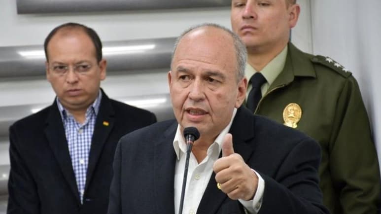 La explosión esta pasada noche en el penal de Mocoví se sospecha que fue por una 'granada de guerra', declaró este martes a los medios en La Paz el ministro interino de Gobierno (Interior) de Bolivia, Arturo Murillo.
(AP)