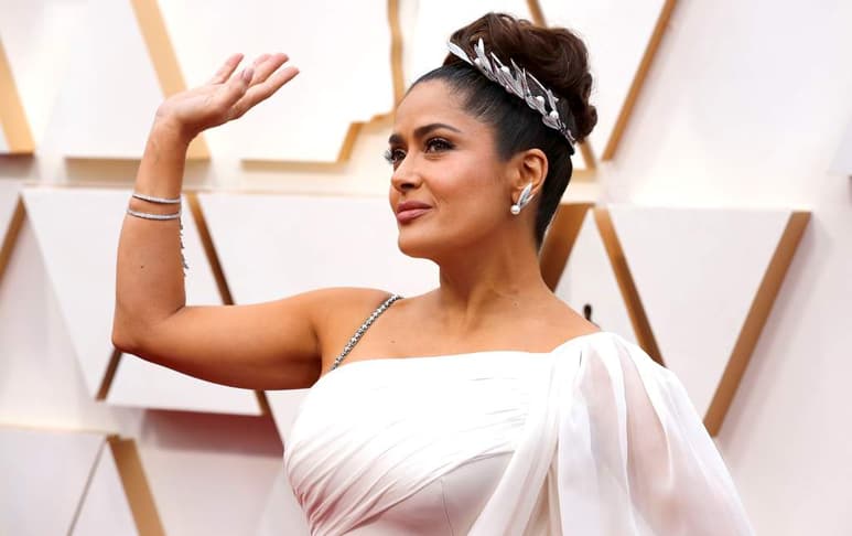 Tras la entrega 92 del Oscar, lo que viene siempre es gozo y fiesta para las estrellas, así Salma Hayek siguió el protocolo, se cambió de ropa y salió a festejar, pero su velada concluyó en el hospital. (ARCHIVO)