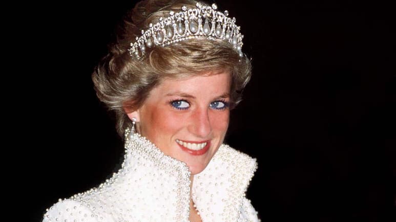 Por ejemplo la princesa de Gales, mejor conocida como la princesa Diana, quien se casó con el hijo de la monarca, el príncipe Carlos. (ESPECIAL)