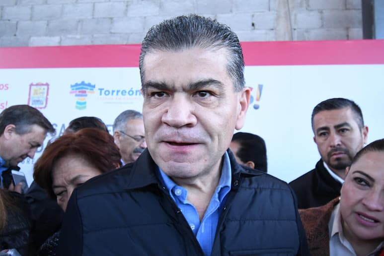 El mandatario señaló que se trata de proyectos que buscan brindar soluciones concretas a puntos conflictivos de tránsito vehicular, favoreciendo la opción de pasos deprimidos para no afectar las vistas de negocios y centros comerciales.
(FERNANDO COMPEÁN)