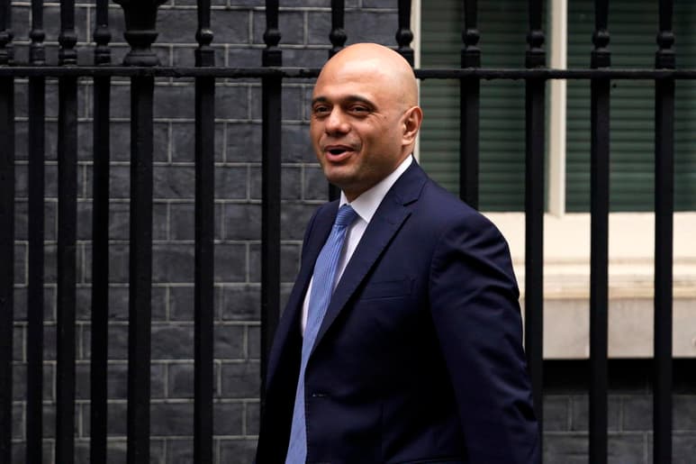 Javid estuvo en el cargo desde el verano y se ha enfrentado repetidamente con el asesor principal de Johnson, Dominic Cummings. (EFE)