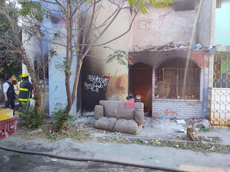 Por espacio de una hora el personal de auxilio trabajó en el lugar, en colaboración con los elementos de Protección Civil, hasta que lograron sofocar el incendio, sin que reportaran personas lesionadas o intoxicadas por el incidente.
(EL SIGLO DE TORREÓN)