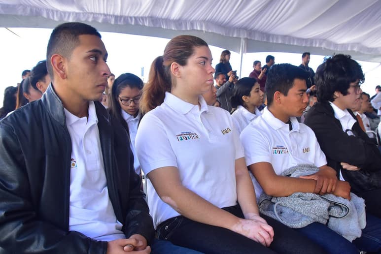 El programa tiene como finalidad brindar oportunidades laborales a dos millones 300 mil jóvenes de entre 18 y 29 años de edad en un centro de trabajo. (ARCHIVO)