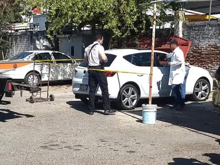 La Policía Ministerial estatal aseguró el vehículo implicado en el deceso del menor y posteriormente fue resguardado por efectivos la Marina. (ESPECIAL)