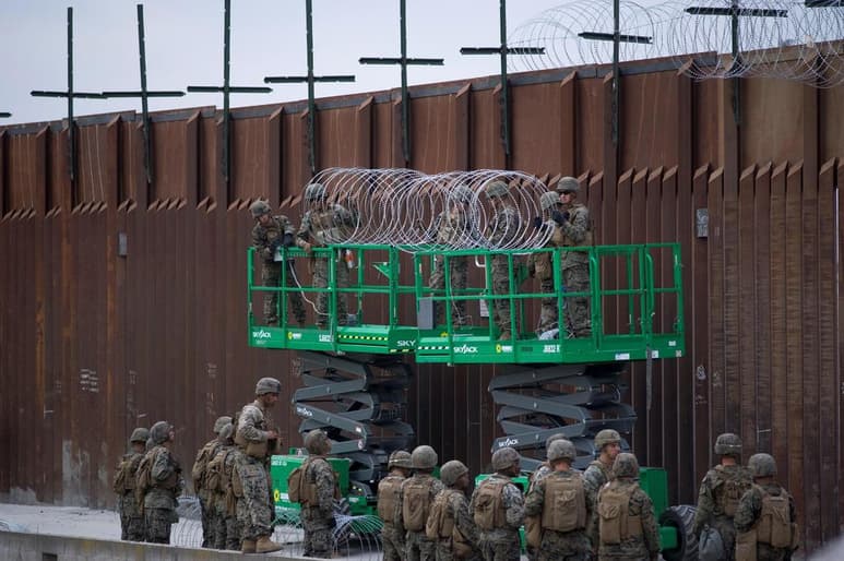 El Gobierno de Trump desviará 3,800 mdd más de fondos del Pentágono para construir barreras físicas en la frontera con México. (EFE)