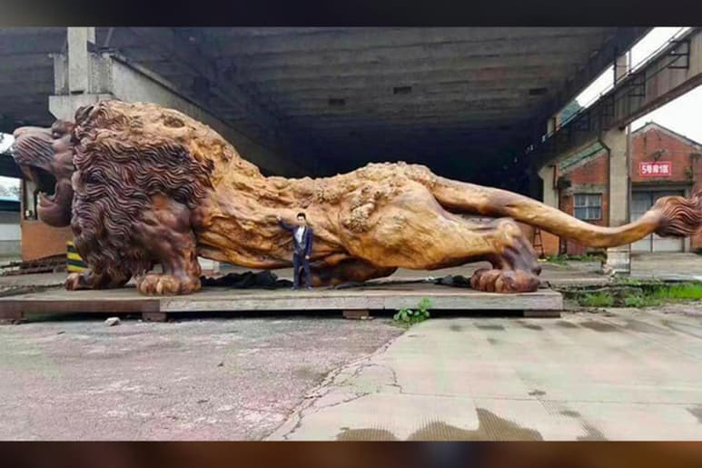 Y la escultura de madera no estaba en venta tampoco, todo fue parte del engaño del estafador. (INTERNET)