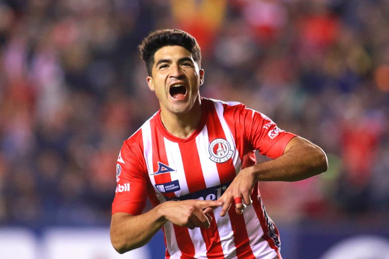 El argentino Nicolás Ibáñez anotó un doblete para que los potosinos se quedaran el triunfo en casa frente a los Esmeraldas. (JAM MEDIA)