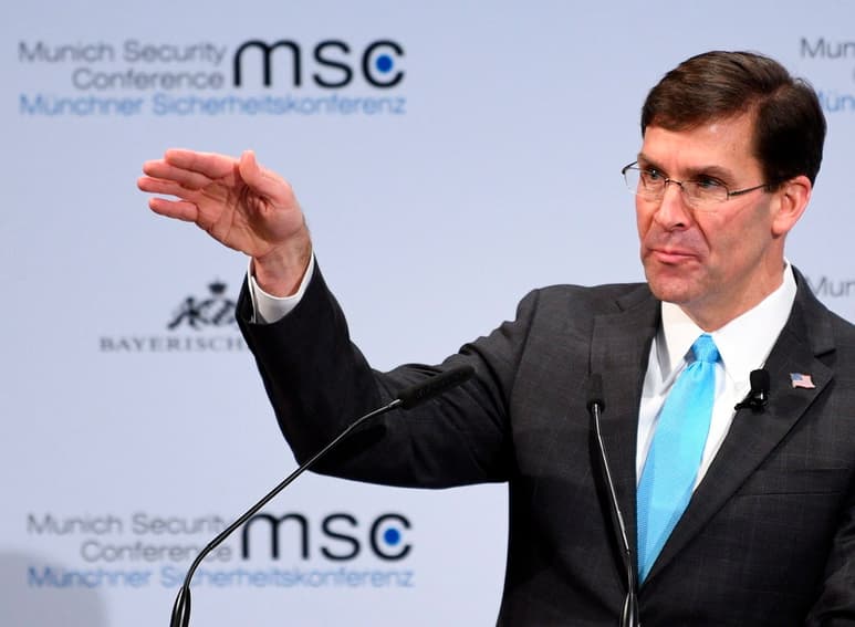 Esper condenó a un país comunista que, según dijo, encabeza la lista de posibles adversarios del Pentágono, seguido de Rusia. (EFE)