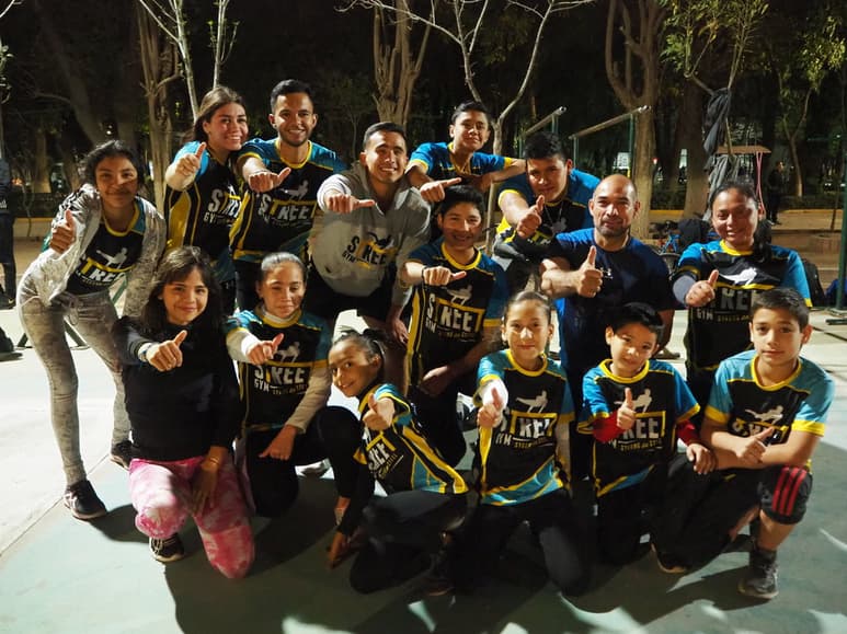 El proyecto Street Gym consiste en un intenso entrenamiento físico y ahora está conformado por 220 jóvenes y niños de Ciudad Lerdo. (VERÓNICA RIVERA)