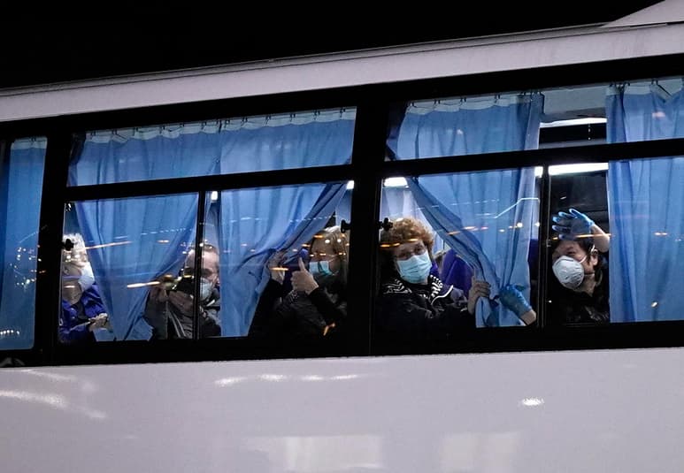 Los 400 ciudadanos de Estados Unidos que se encontraban en un crucero en Tokio con pacientes de coronavirus ya fueron evacuados por las autoridades. (EFE)