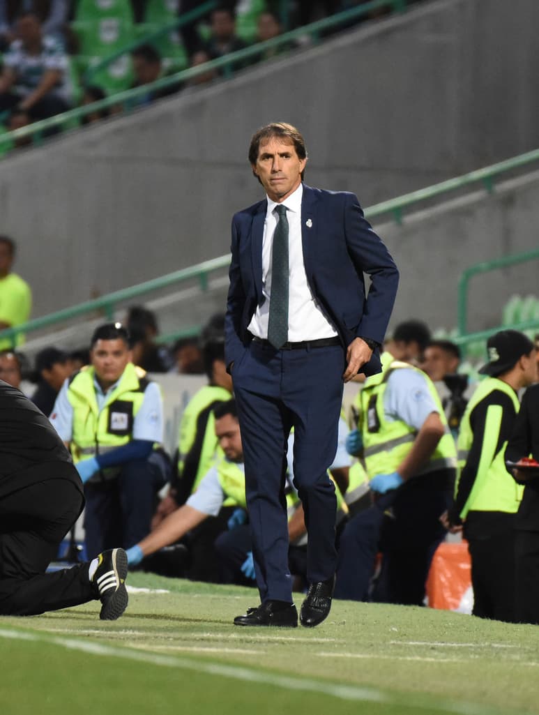 El estratega Guillermo Almada continúa sin perder en la cancha del Estadio Corona. (JESÚS GALINDO)