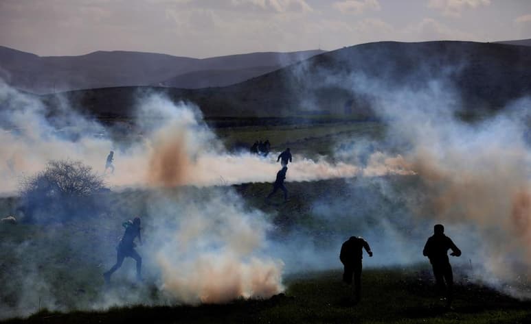 Las autoridades de Israel anunciaron que no permitirían movimientos libres por dos misiles lanzados del lado palestino. (EFE)