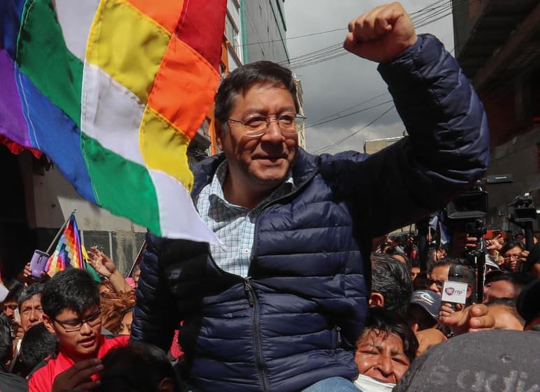 Al aspirante del Movimiento al Socialismo (MAS), quien fue ministro de Economía durante la administración de Evo Morales, le sigue Carlos Mesa, con 17.1 por ciento. (EFE)