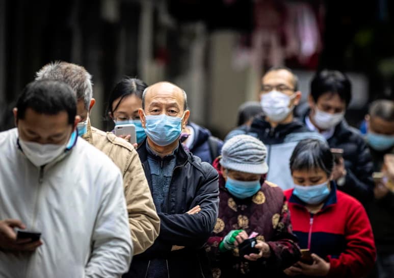El número de nuevos casos diarios del coronavirus de Wuhan parece estar descendiendo en las últimas jornadas, aunque la tendencia debe ser interpretada 'con cautela'. (ARCHIVO)