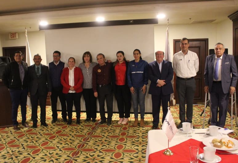 Los nuevos responsables de la ADUL se mostraron contentos al asumir su compromiso y hoy comenzarán su primer torneo en la UANE. (ESPECIAL) 