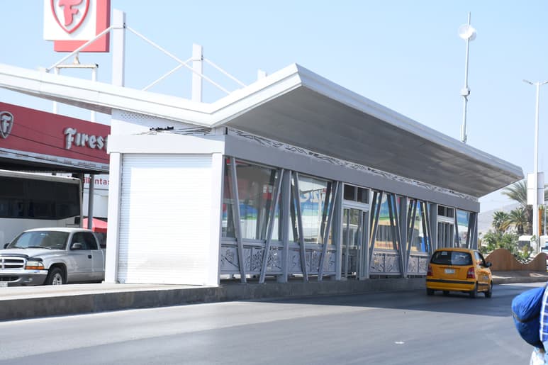 Usuarios del transporte público opinaron sobre la estimación hecha por transportistas de cobrar 20 pesos por usar el Metrobús. (FERNANDO COMPEÁN)