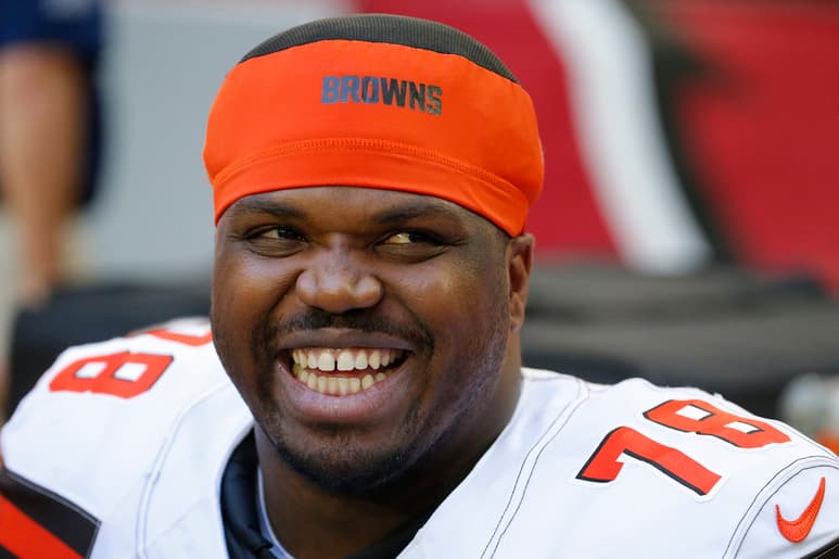 Greg Robinson fue arrestado tras encontrarse más de 71 kilos de marihuana en un auto donde viajaba. (AP)
