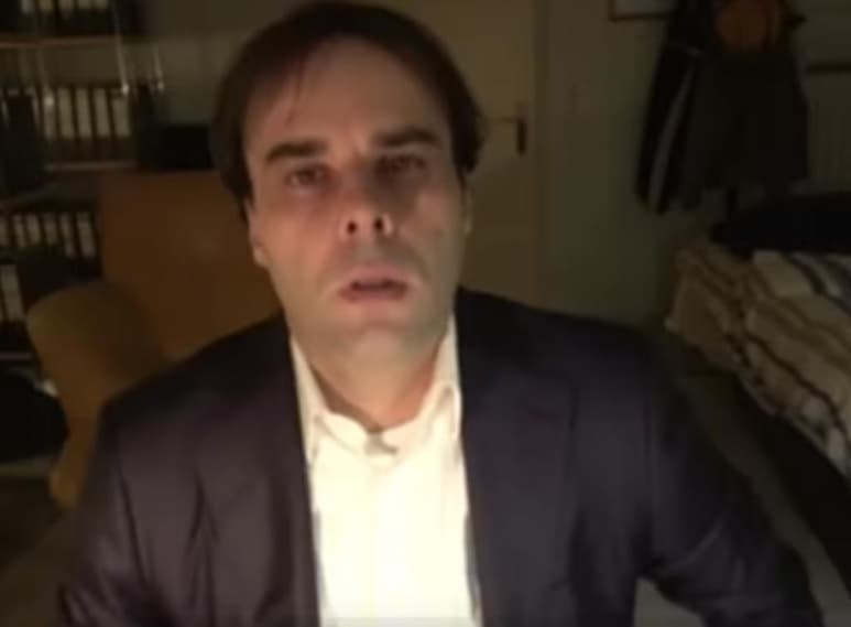 Hasta ahora se ha encontrado un video subido a internet donde el perpetrador expresa sus ideas supremacistas y racistas. (ESPECIAL)