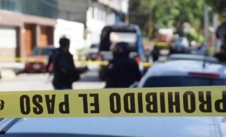 Paramédicos y Bomberos de Saltillo atendieron el reporte donde sólo se confirmó el fallecimiento, al lugar acudieron además elementos de Policía Municipal, así como la Fiscalía General del Estado.