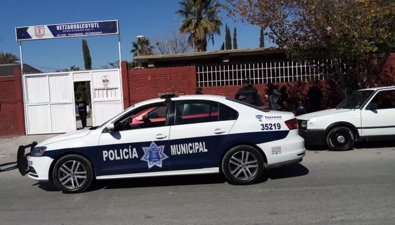 Agentes realizan recorridos permanentes de vigilancia en los alrededores de las escuelas. (EL SIGLO DE TORREÓN)