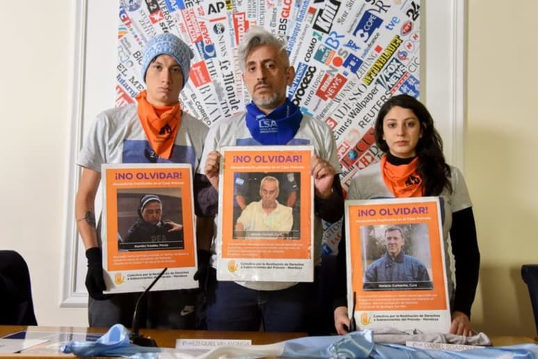 En la fotografía, Ezequiel Villalonga, Daniel Sgardelis y Claudia Labeguerie, víctimas de abuso sexual y físico. (CORTESÍA)