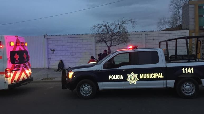 El lesionado fue auxiliado por la Cruz Roja, pero se negó a ser trasladado al hospital para su atención médica. (EL SIGLO DE TORREÓN)