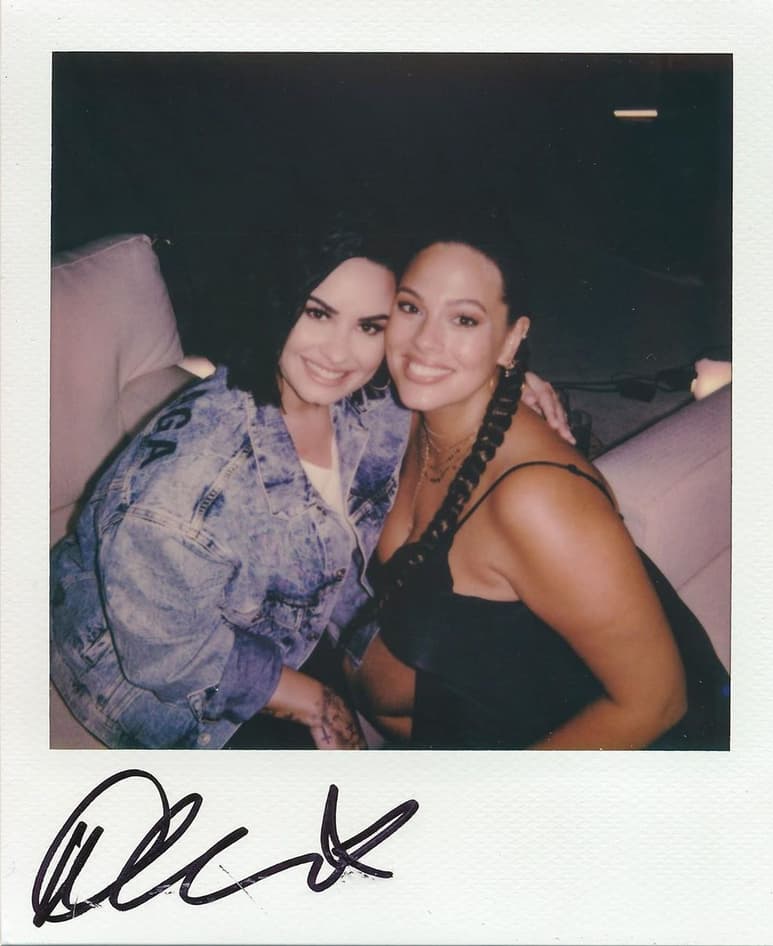 Se sincera. Demi Lovato se presentó en el podcast Pretty Big Deal, conducido por la modelo Ashley Graham. (ESPECIAL)