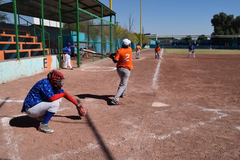La pelota blanda volverá a volar mañana en los campos de la sección 35, incluyendo al Eriazo. (ESPECIAL)