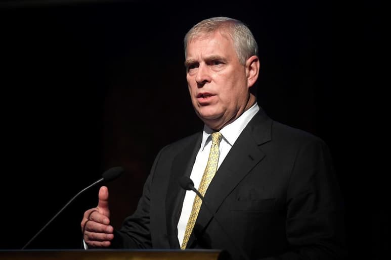 La abogada de presuntas víctimas de abusos involucradas en el caso de Jefrey Epstein pidió hoy al príncipe Andrés de Inglaterra (foto), amigo del multimillonario durante años, que llame al FBI para 'responder a sus preguntas'. (ARCHIVO)