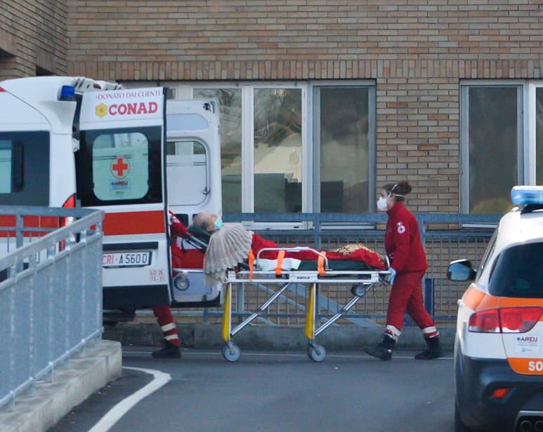 Muchos de los casos nuevos representan las primeras infecciones a través de contagio secundario, y elevaron el total del país a 14. (EFE)