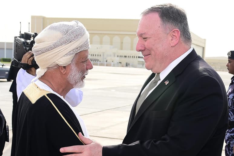 Pompeo finalizó hoy una breve visita de unas horas a Omán. (EFE)